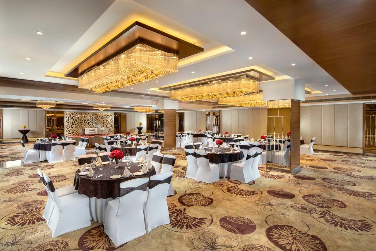 Nirvana Sarovar Portico Gorakhpur Buitenkant foto